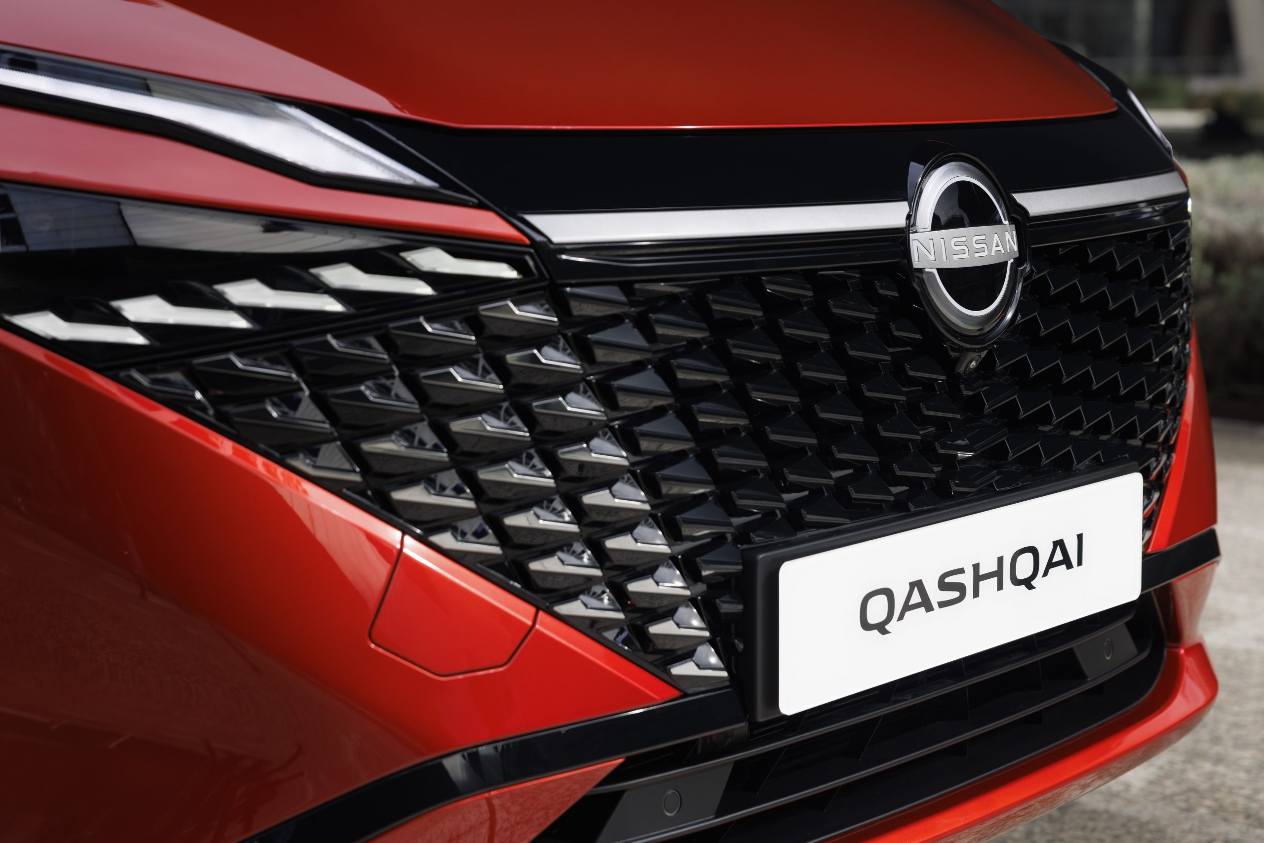 Refreshed Qashqai: takes to the roads with bold restyling, upgraded tech & Nissan’s unique e-POWER system