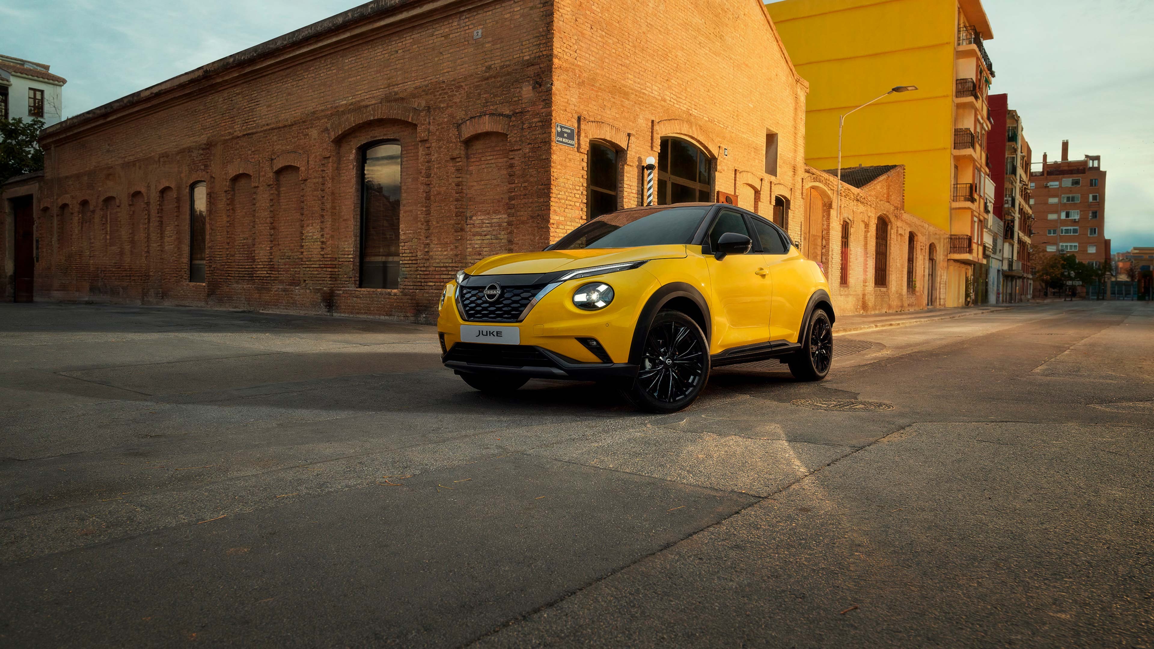 Nissan Juke Hybrid Tekna from £323 a month